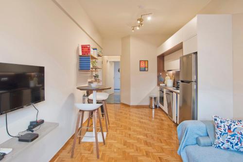 Steps from History Thissio 2BR Spotless Apt