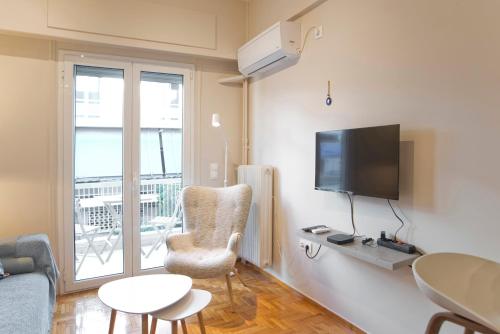 Steps from History Thissio 2BR Spotless Apt