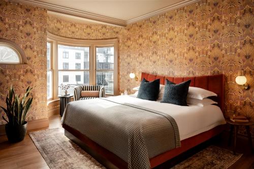 a bedroom with a large bed with floral wallpaper at Claramount Club in Picton