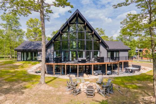 an exterior view of a large house with glass at Sunset On The Greens by Railey Vacations in McHenry
