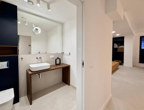a bathroom with a sink and a mirror at Apartamenty Polna Park in Duszniki Zdrój