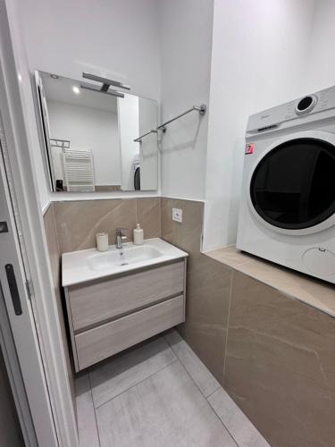 a small bathroom with a sink and a microwave at Domus - Casa Vacanze in Cinquefrondi