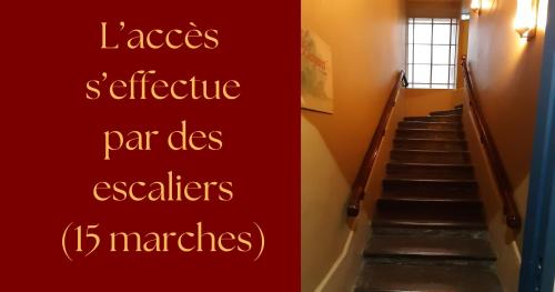 a stairway with a red sign that reads leases effective par des escalators at Bayard Bellecour in Lyon