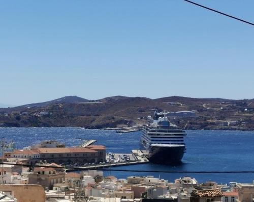 Cycladic apt for 5 wonderful seaview terrace