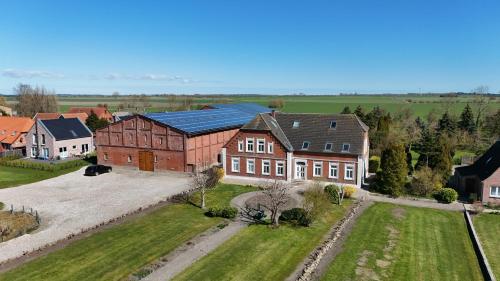 an aerial view of a large house with a yard at Bauernhuus 5 in Fehmarn