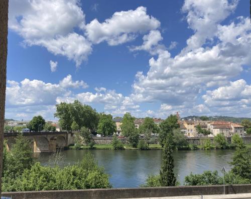 Bel appartement avec jardin et vue à Cahors