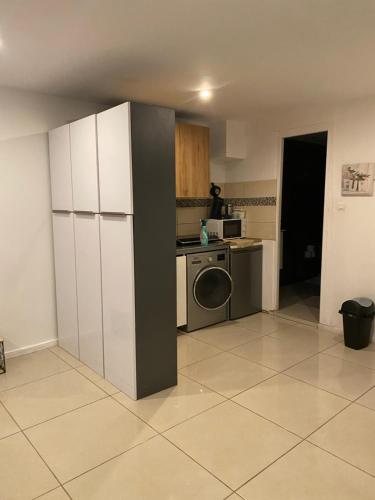 Studio 30m2 entrée indépendante proche Carrefour