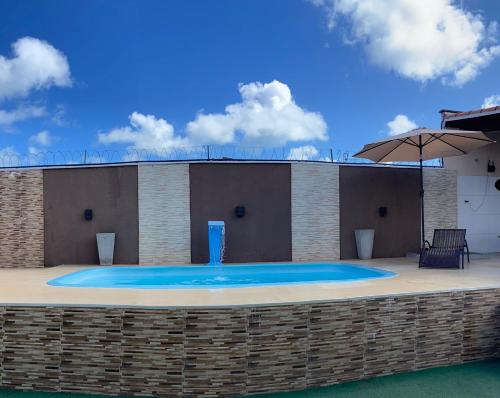 a large swimming pool on top of a building at Tô A Tôa in Touros