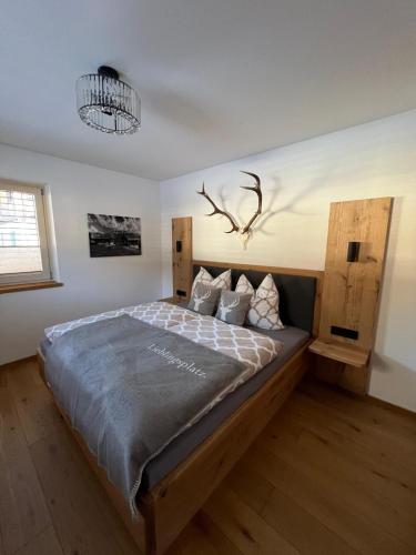 a bedroom with a large bed with a head board at Haus Steinplatte in Waidring