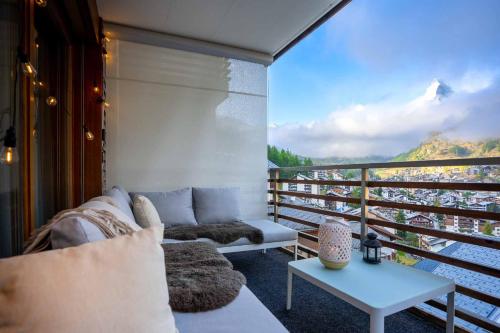 Zenith A Apartment by HomeFlow