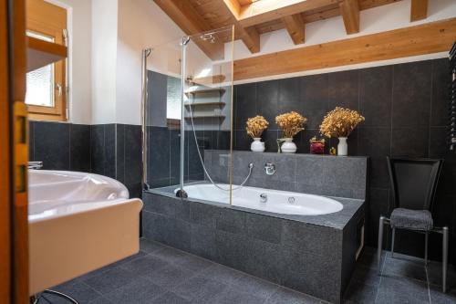 Zenith A Apartment by HomeFlow