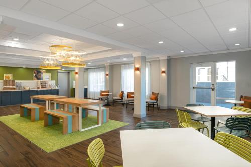 a rendering of a cafeteria with tables and chairs at Spark by Hilton Murfreesboro in Murfreesboro