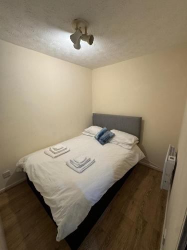 a bedroom with a bed with two towels on it at Tranquil 1BD in Edmonton in Ponders End