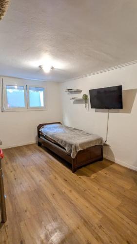 Entire Studio Semi Basement in Athens