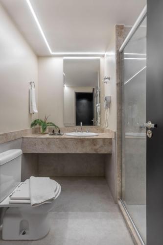 a bathroom with a sink and a toilet and a shower at Sia Park Executive Hotel in Brasília
