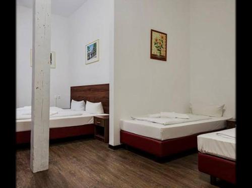 Brooklyn Hostel tesisinde bir odada yatak veya yataklar