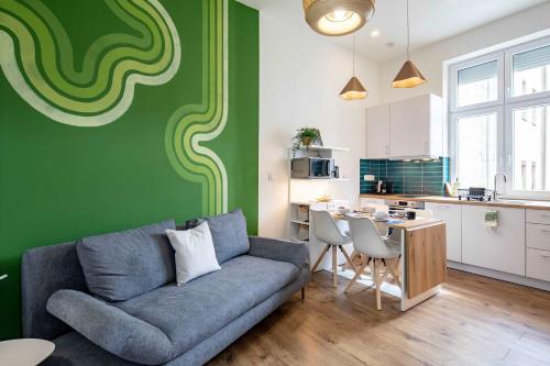 Central - Very Comfy - Modern