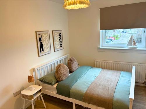 a bedroom with a bed and a window at 7 min from Edinburgh Airport 2 Bedroom Apartment in Edinburgh