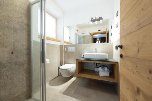 a bathroom with a sink and a toilet at Chalet Boscopiano in Valdidentro