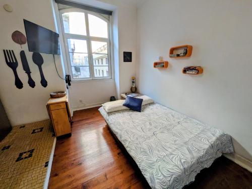 Baixa Sunny apartment with a View!