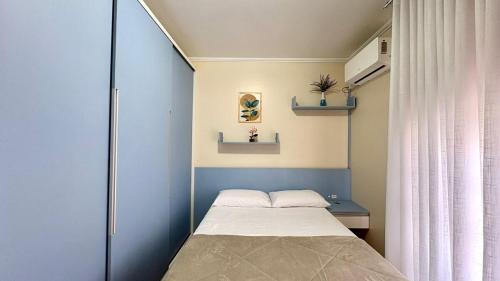 a small bedroom with a bed and a window at 3D apartment, central - prox UFN in Santa Maria