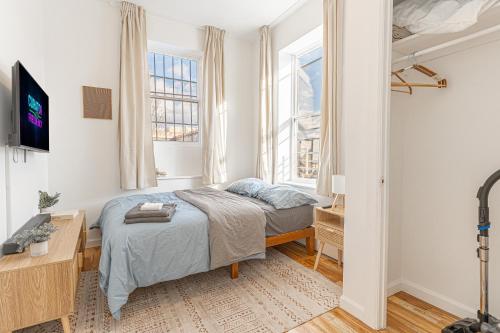 a bedroom with a bed and a television in it at Comfy 2B Near LGA & Subway with Washer & Dryer in Corona