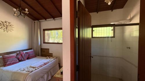 a bedroom with a shower and a bed and a bathroom at Pousada Boutique Chico Anjo in Ouro Preto