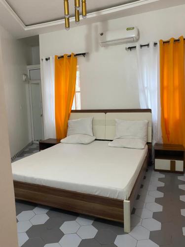 Llit o llits en una habitació de DESKA Togo