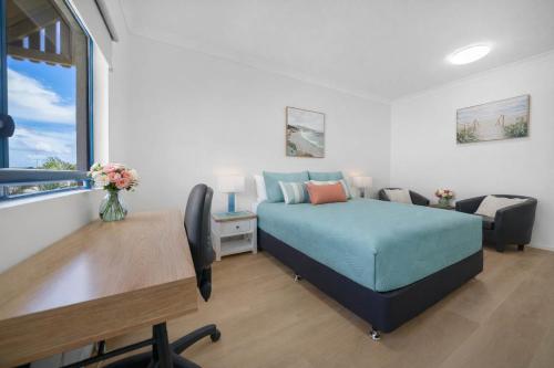 a bedroom with a bed and a desk and a desk at Waterfront Studio Room Near City Stadium & Ferry in Townsville in Townsville