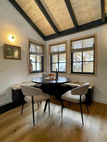 a dining room with a table and chairs at Country Charm in Râşnov