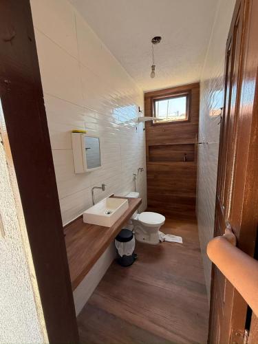 a bathroom with a sink and a toilet at Temporada Verão in Prado