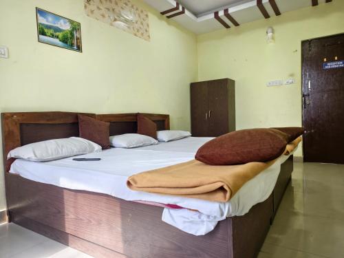 a bedroom with a large bed with white sheets at KEBA Dream Grand in Secunderabad