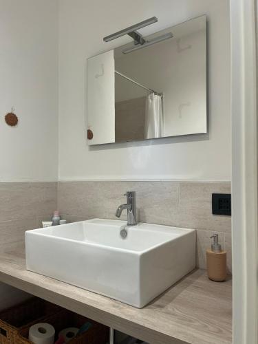 CasaBella Design Studio with balcony Navigli Area