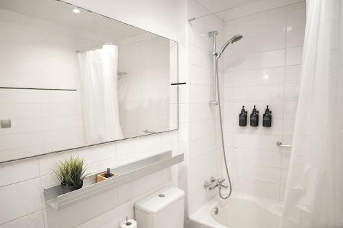 White Cozy Flat in Donostia