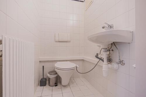 Spacious 2BR & 1LR Apartment Very Central in Vienna