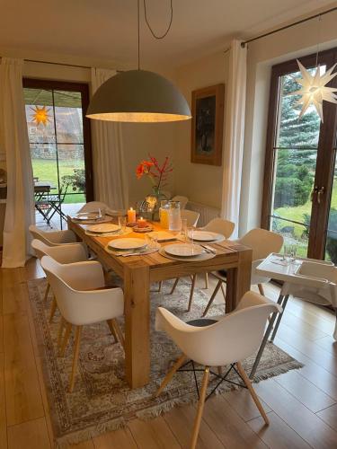 a dining room with a wooden table and chairs at Willa Matylda Karpacz in Ściegny