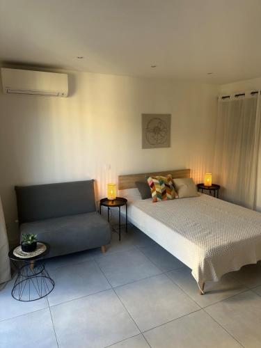 Quiet modern studio in the very heart of Nice