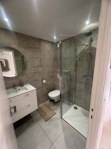 Quiet modern studio in the very heart of Nice