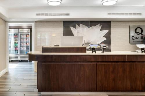 a lobby of a waiting area in a store at Quality Inn & Suites North Charleston - Ashley Phosphate in Charleston