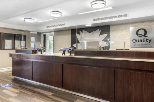a view of a waiting area of a waiting room at Quality Inn & Suites North Charleston - Ashley Phosphate in Charleston