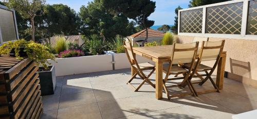 T2 Vue Mer, plage 300m Gd Terrasse Cosy & Moderne