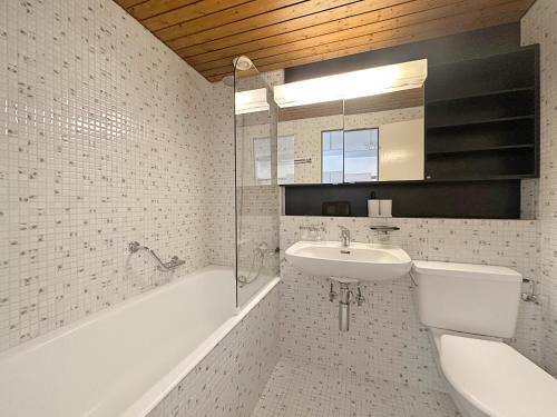 Alpine Club Retreat, Central Studio, Pool and View