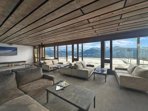 Alpine Club Retreat, Central Studio, Pool and View