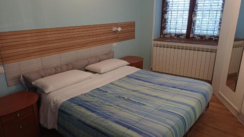 a bedroom with a bed and a window at La Tavernetta in Ponte della Venturina