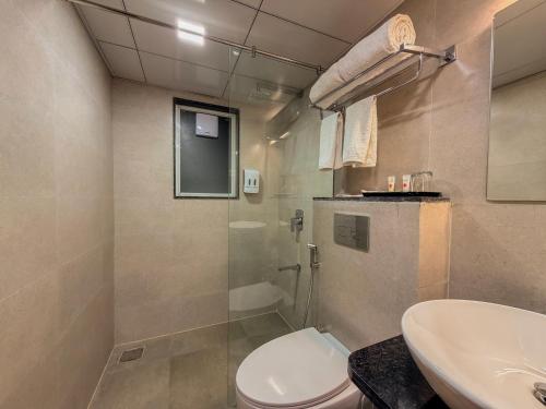 a bathroom with a toilet and a sink at Zip By Spree Hotels Ranjangaon in Ranjangaon Ganpati