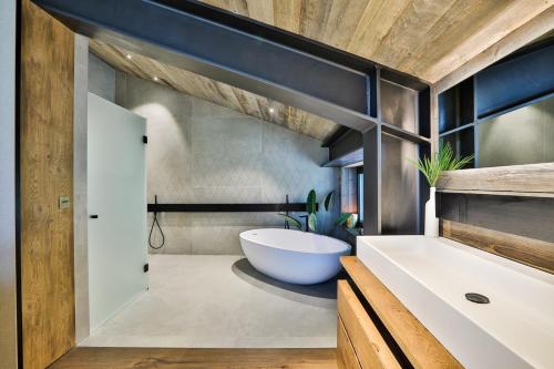 Chalet onthe Rocks