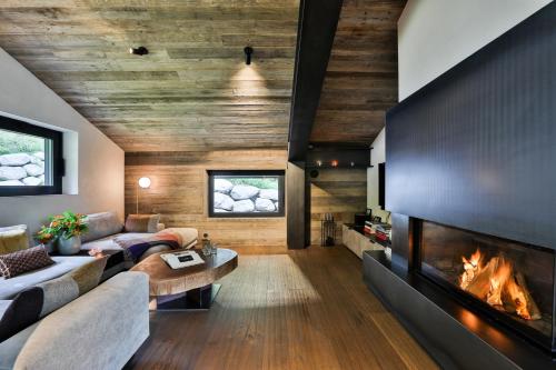 Chalet onthe Rocks