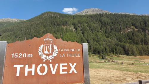 a sign for theoitheasternheasternheasternheastern at Maison Sarteur Alloggio ad uso turistico -VDA-LA THUILE- 0065 in La Thuile