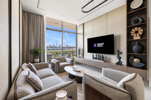 Elegant 1BR with Pool Gym & Burj Khalifa Views