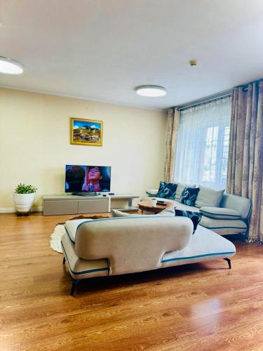 River Stone Town 3-room Apartment with City View